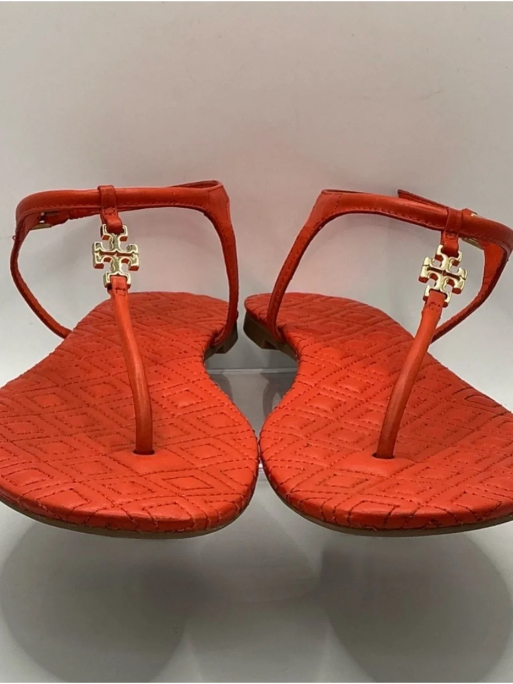 Tory Burch Coral Red Orange Quilted Logo T-Strap Sandals size Women’s 8